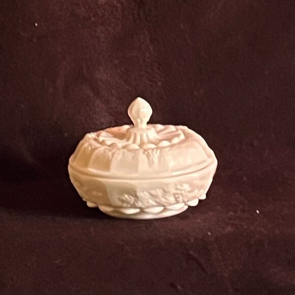 Estate Vintage Westmoreland White Milk Glass Candy/Nut/Serving Bowl w/Lid - Picture 1 of 8